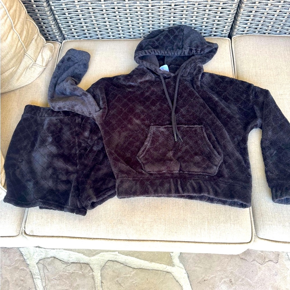 No Boundaries, Fuzzy Hoodie/Shorts, 2-Piece Set, Black, Size  M 7/9